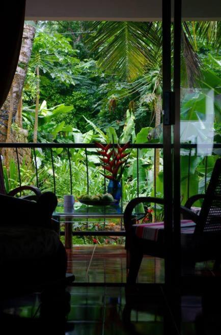 Papayas Self Catering Room Victoria Ngoại thất bức ảnh