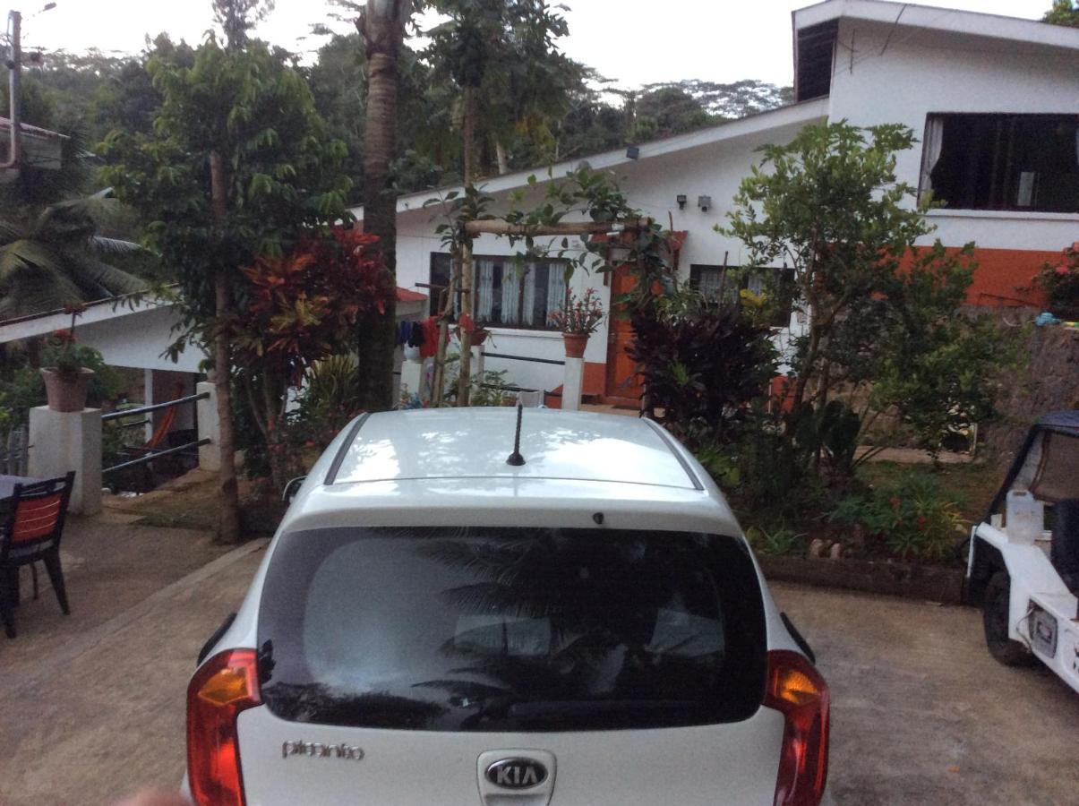 Papayas Self Catering Room Victoria Ngoại thất bức ảnh